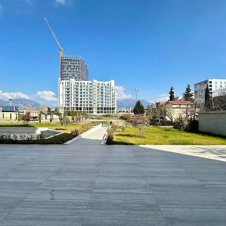 Apartment Urban Oasis Near Center