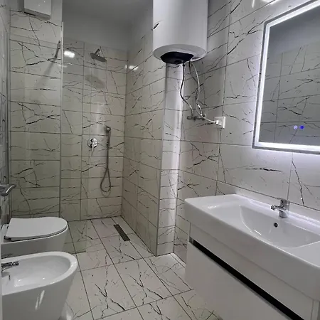 Urban Oasis Near Center Appartamento